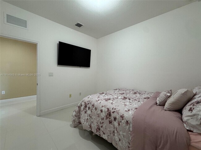 Building Photo - 24921 SW 118 Ct