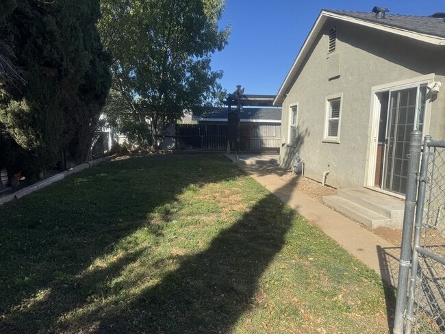 Building Photo - Beautiful upgraded home