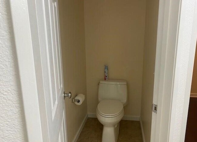 Building Photo - CLEAN ~ TURNKEY ~ SINGLE STORY ~ 4 BEDROOM / 2 BATH