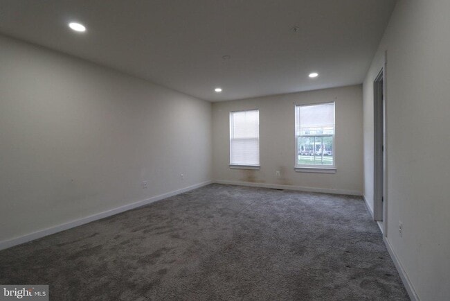 Building Photo - 414 Waverley Dr