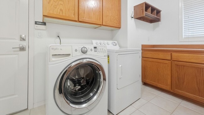 Building Photo - Spacious Updated 4 Bedroom Home with 3 Car Garage