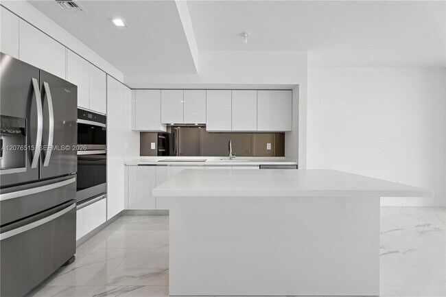 Building Photo - 1170 E Hallandale Beach Blvd