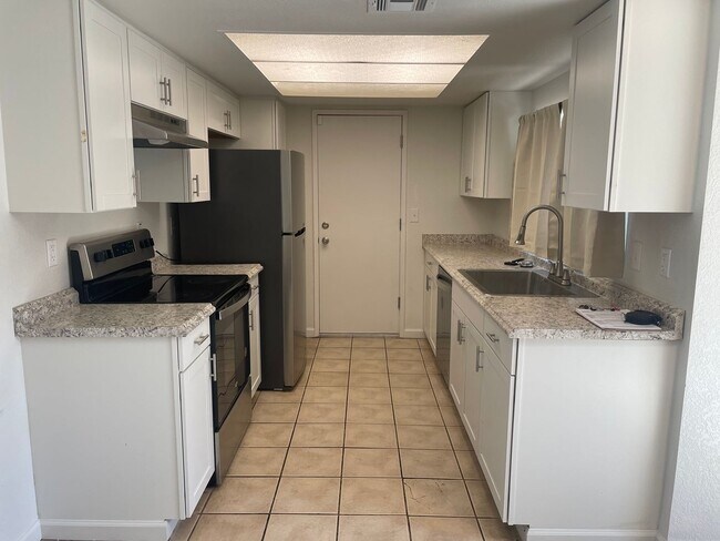Building Photo - **** MOVE IN SPECIAL- 1/2 OFF FIRST MONTH ...