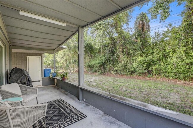 Building Photo - 2018 Windsor Way