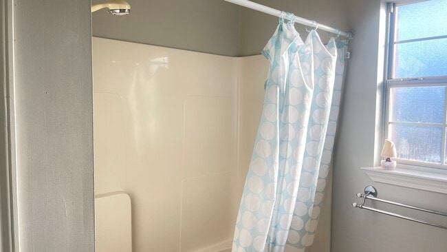 Building Photo - 6917 Minchew Ct