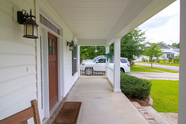 Building Photo - 4 Gresham Ln