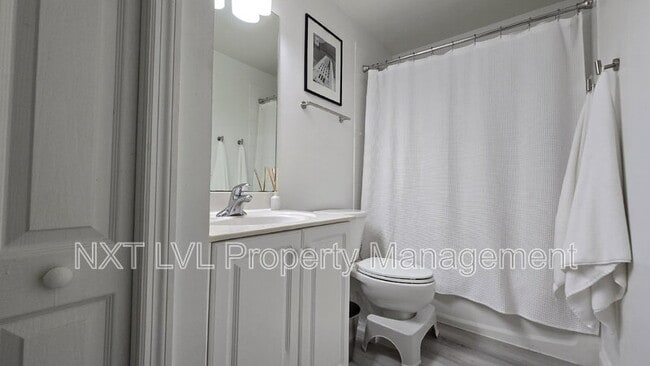 Building Photo - 9440 Ivy Brook Run