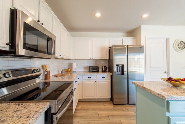Building Photo - 1550 N Desert Willow St