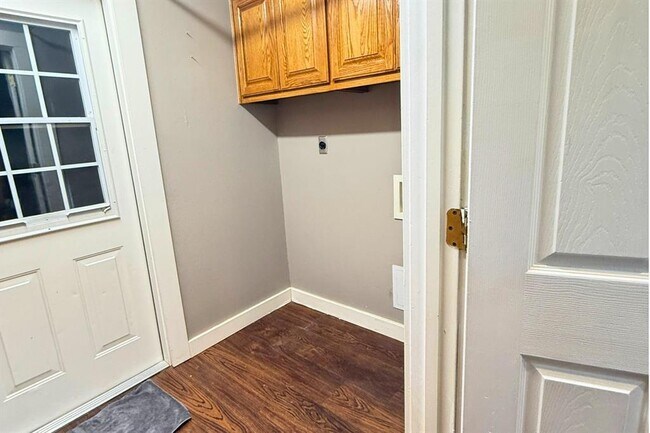 Building Photo - 9303 Robins Nest Ln
