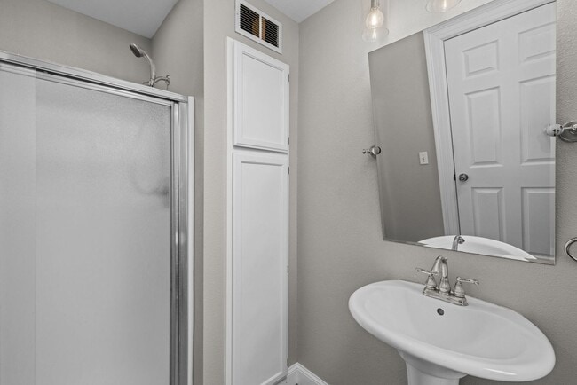 Building Photo - High end, 3 bedroom single family home in The Grove!