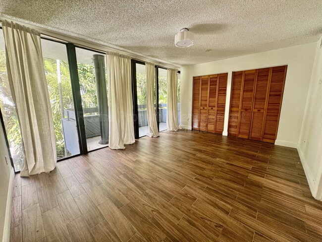 Building Photo - 2180 Brickell Ave