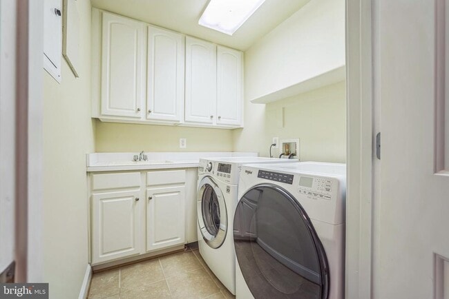 Building Photo - 7000 Eastern Red Cedar Ln