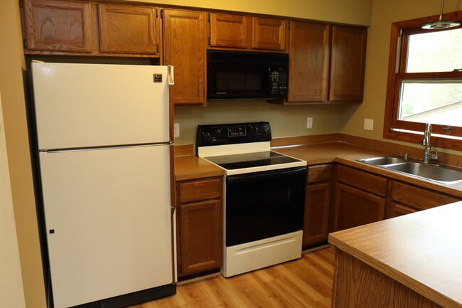 Kitchen - 7096 Stratford Rd