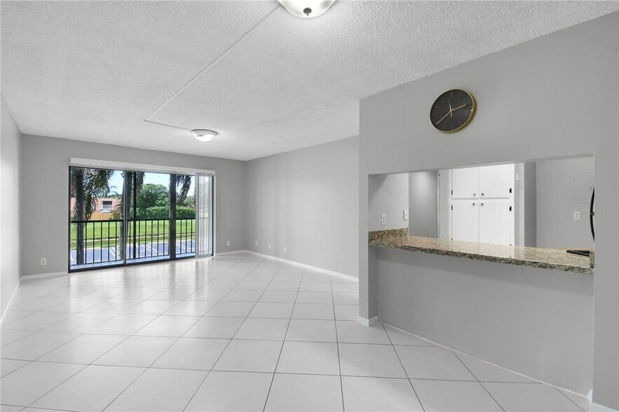 Building Photo - 1008 Green Pine Blvd