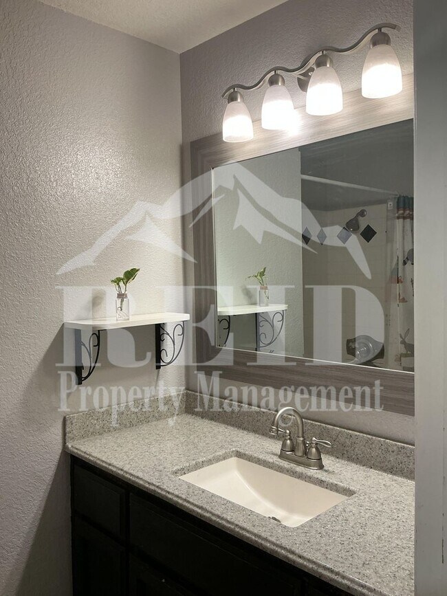 Building Photo - SILVERDALE - 4BED 3 BATH HOME HEART OF SILVERDALE
