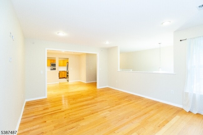 Building Photo - 127 Forest Dr