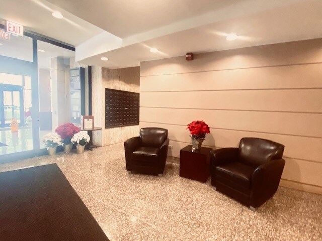 Building Photo - 1850 N Clark St