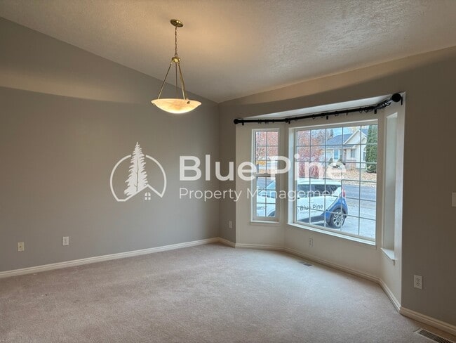 Building Photo - 3863 Ridgeview Cir