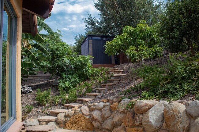 Building Photo - 534 Vereda del Ciervo