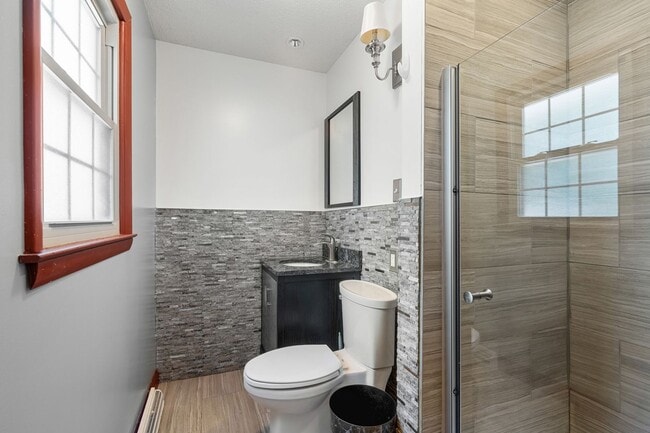 Building Photo - Large Home on Almost 2 Acres!