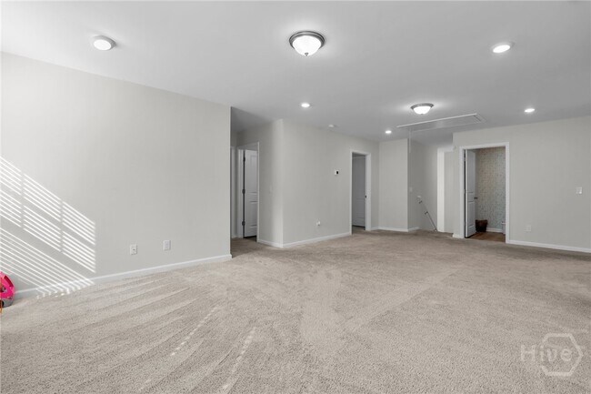 Building Photo - 2980 Kingswood Dr