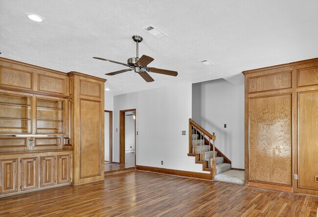 Building Photo - 18307 Forest Elms Dr