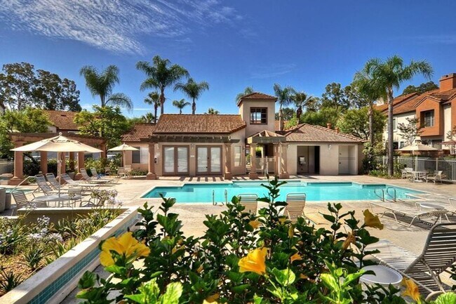 Building Photo - Stunning Single-Level 2-Bedroom Condo with Designer Upgrades Throughout!