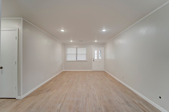 Building Photo - 6461 N Double Springs Rd