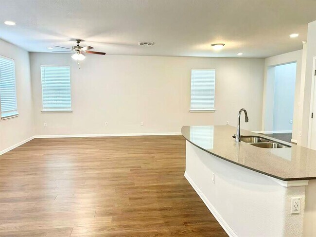 Building Photo - 9908 Thane Way