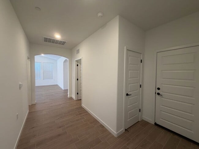 Building Photo - 8729 Ponderosa Ave