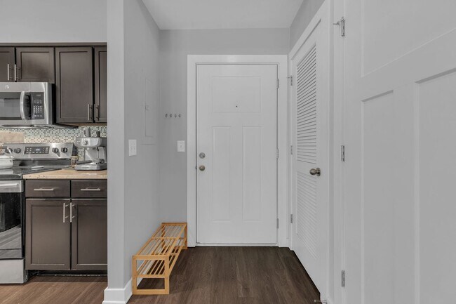 Building Photo - 414 Rosedale Ave