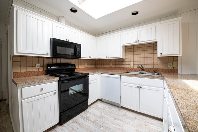 Building Photo - Sunlit One-Bedroom Gem