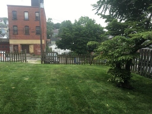 Building Photo - 123 W Sycamore St