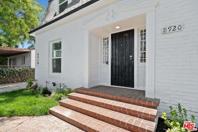 Building Photo - 8918 Cadillac Ave