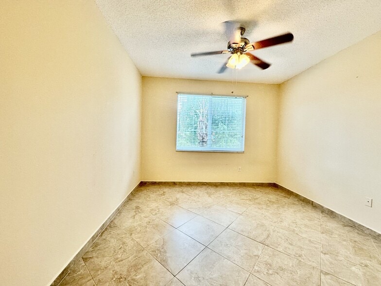 Building Photo - 1230 Reserve Way