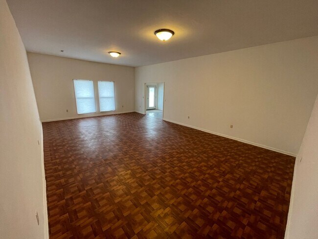 Building Photo - 18206 Shelbyville Rd