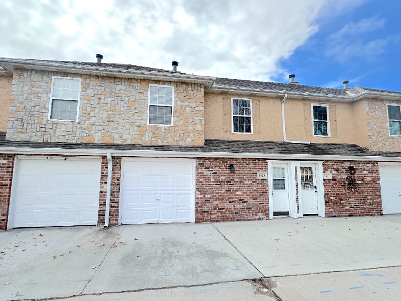 Building Photo - 1523 E 120th St