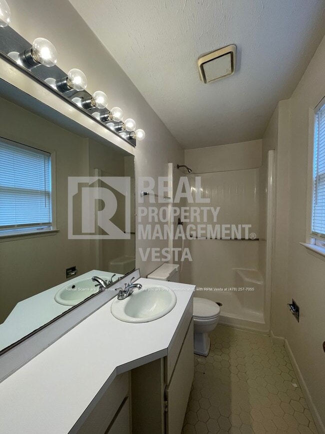 Building Photo - 5081 Idleway Dr