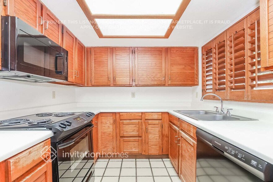 Building Photo - 7120 N 31st Dr