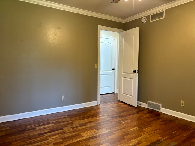 Building Photo - 2421 White Oak Trail