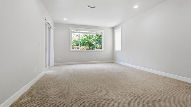 Building Photo - 18231 3rd Dr SE