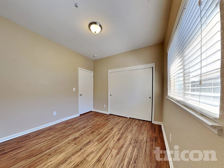 Building Photo - 408 Falcon Dr