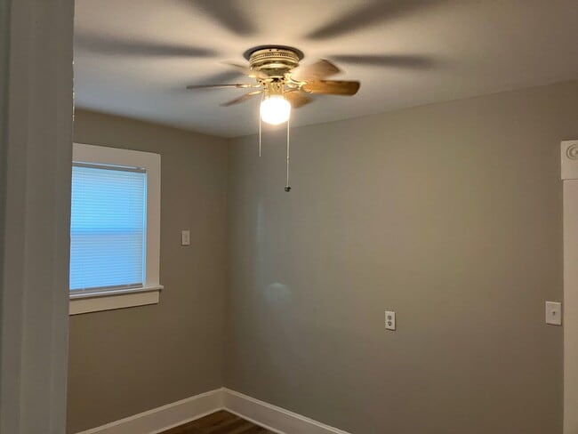 Building Photo - Charming 4 Bedroom House