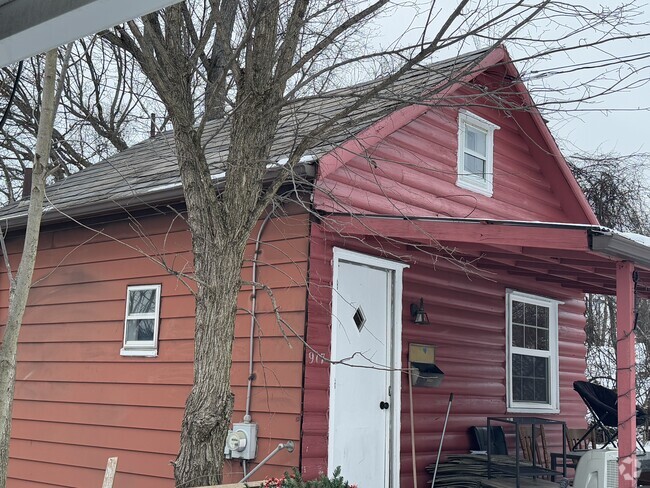 Building Photo - 917 Perry Hwy