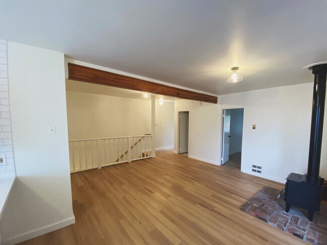 Living room - 2608 E Madison St