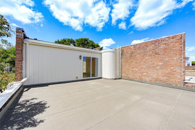 Building Photo - 7612 Olympia Dr