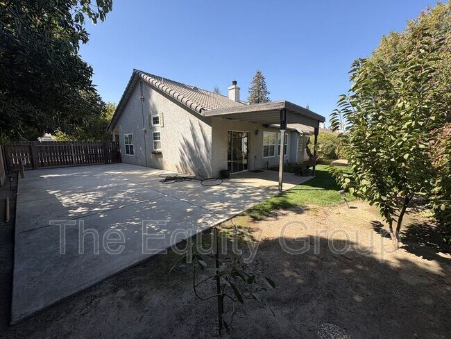 Building Photo - 3524 S Lincoln Ct