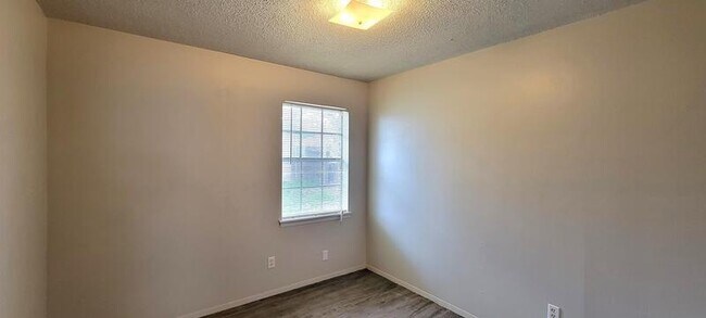 Building Photo - 218 Dodson St