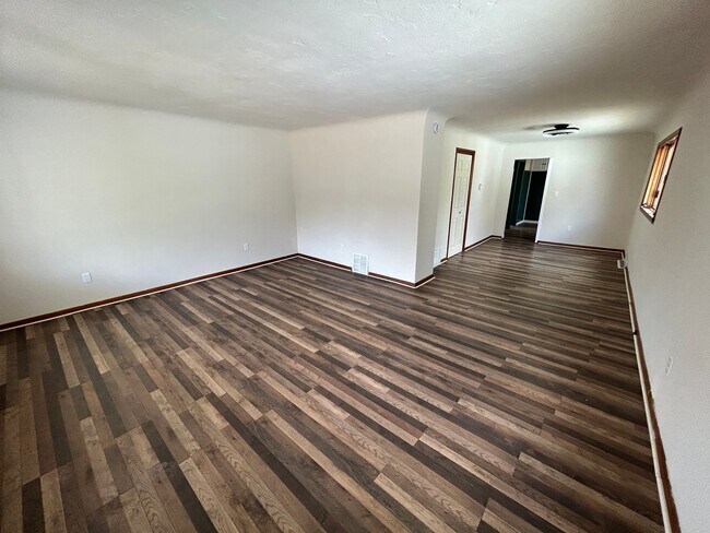 Building Photo - 3430 E 73rd St
