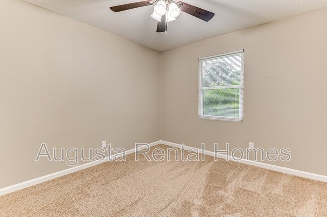 Building Photo - 325B Verdery Dr
